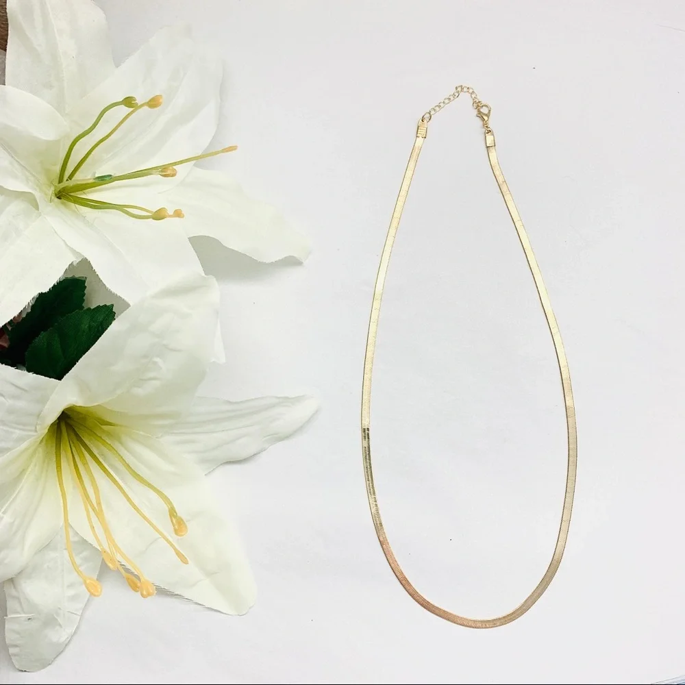 *Gold Timeless Vintage Snake Chain Classic Necklace* - Picture 2 of 5